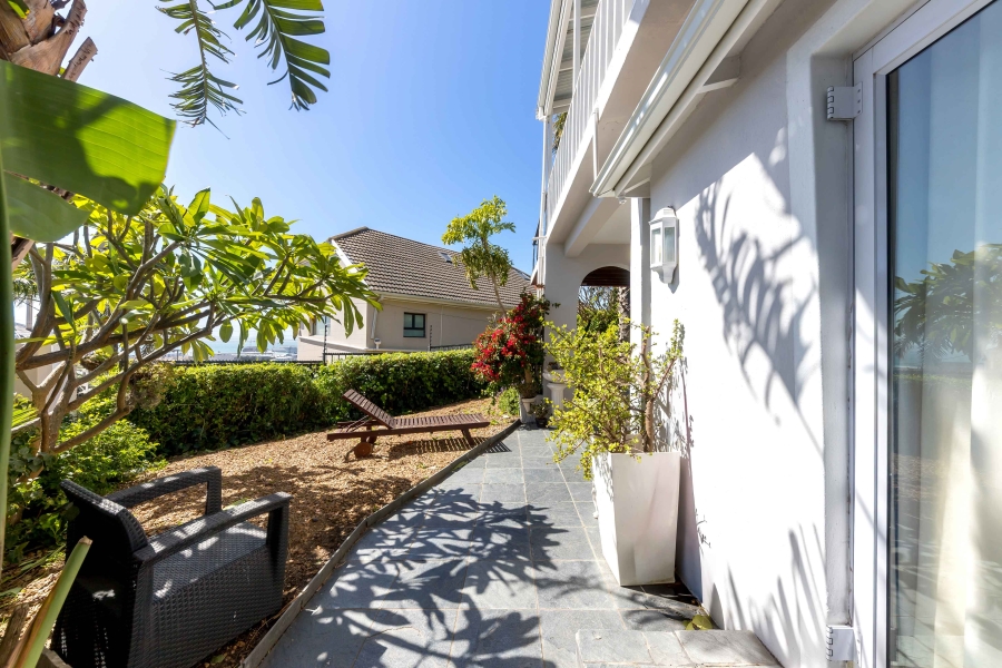 To Let 1 Bedroom Property for Rent in Green Point Western Cape